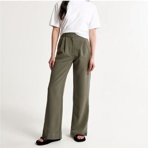 A&F Sloane Tailored Pant Size 26